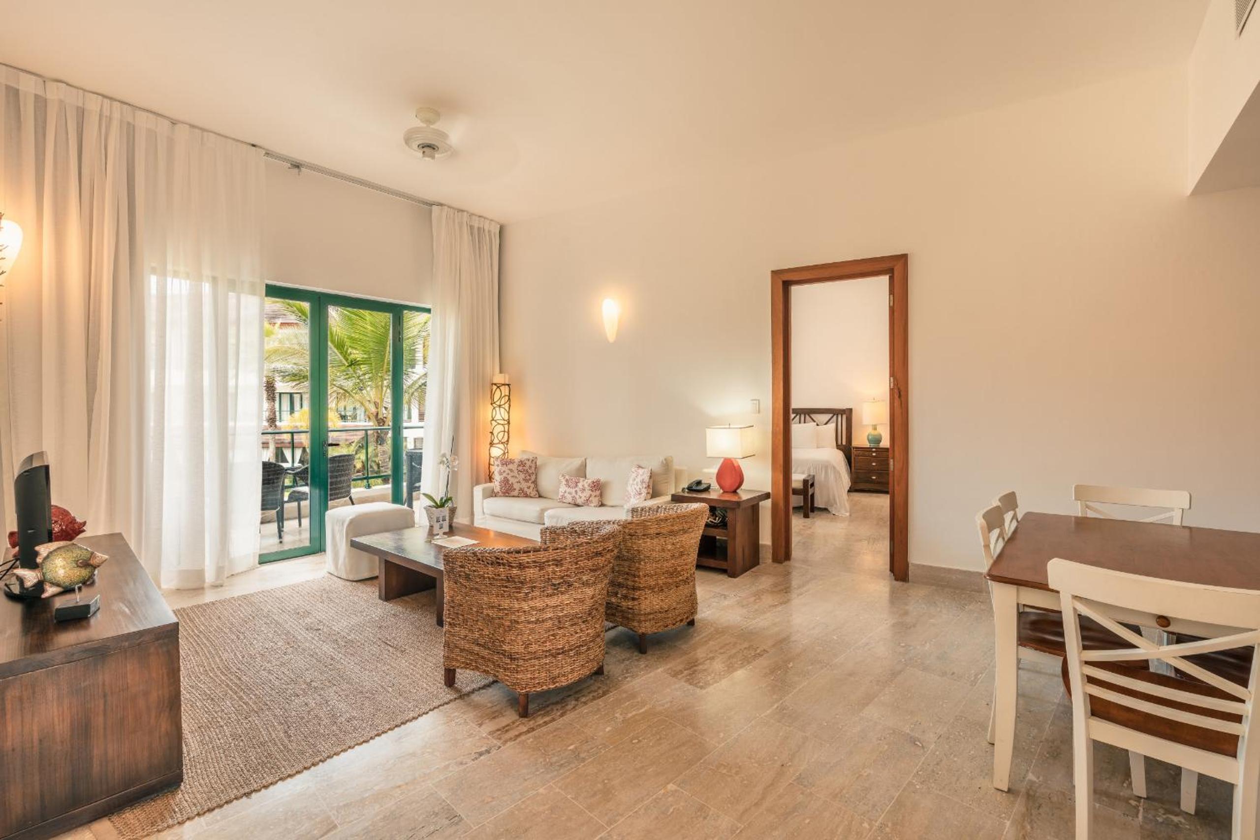 Go away to this charming apt at Sublime w private jacuzzi included view 3