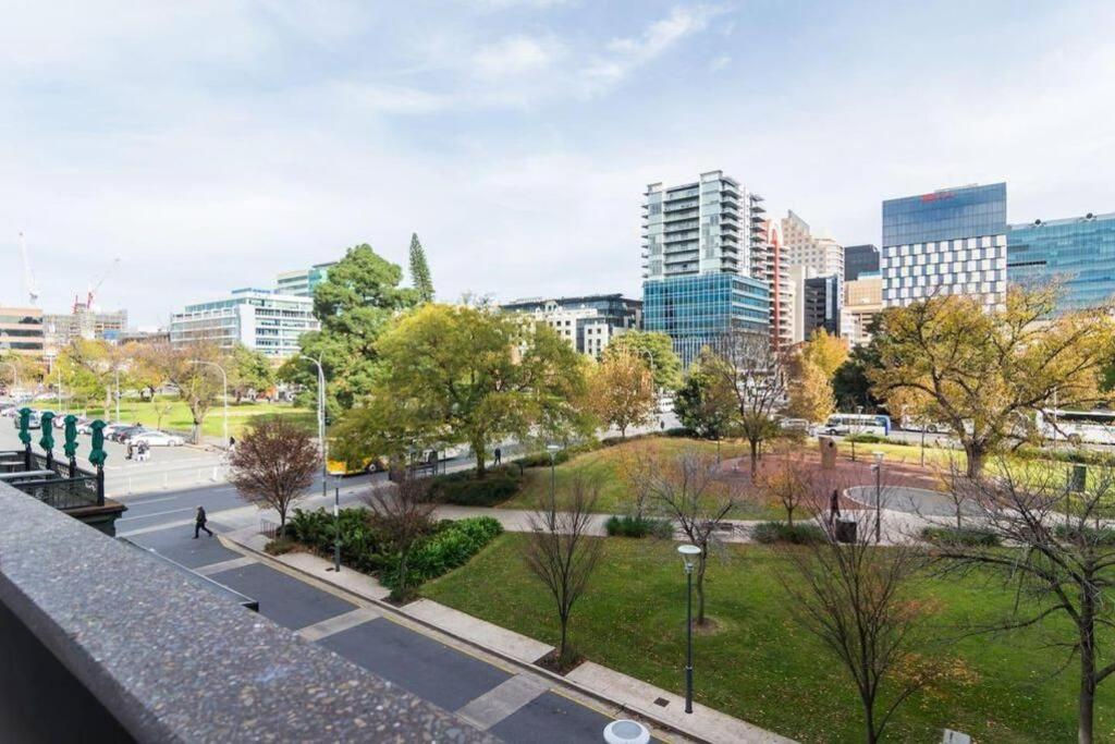 Marble CBD Luxury 2 Bedroom Apt Pool & Parking