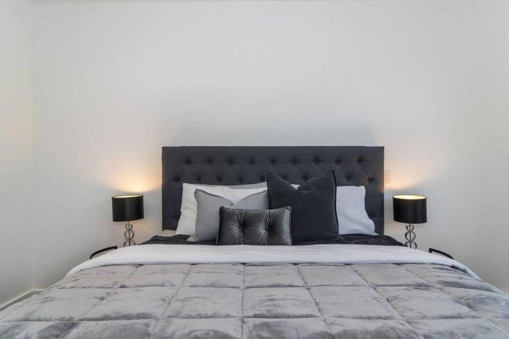 Marble CBD Luxury 2 Bedroom Apt Pool & Parking