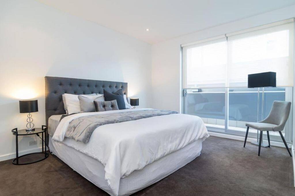 Marble CBD Luxury 2 Bedroom Apt Pool & Parking
