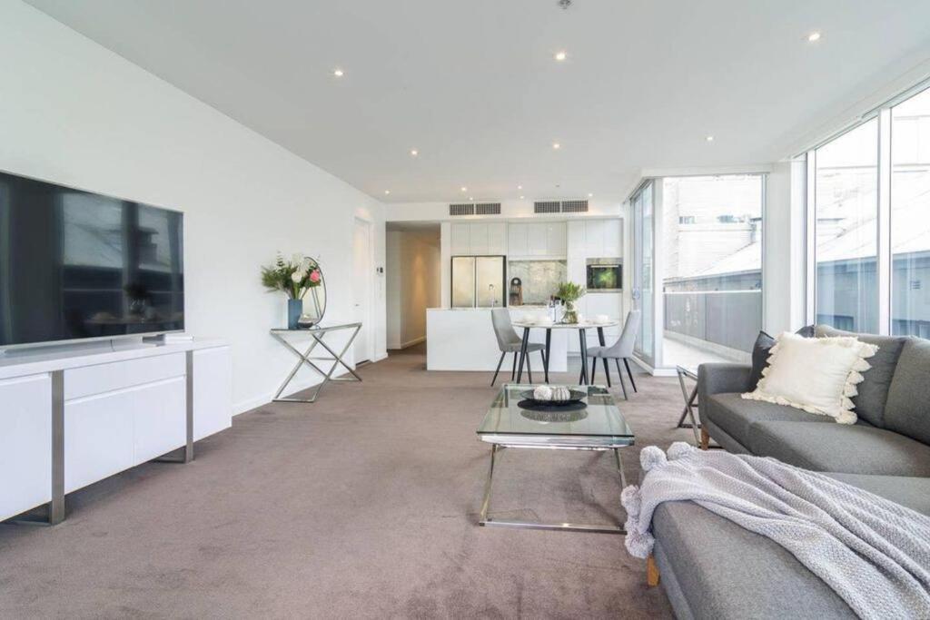 Marble CBD Luxury 2 Bedroom Apt Pool & Parking