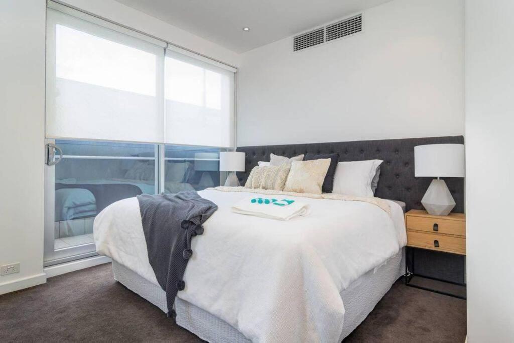 Marble CBD Luxury 2 Bedroom Apt Pool & Parking