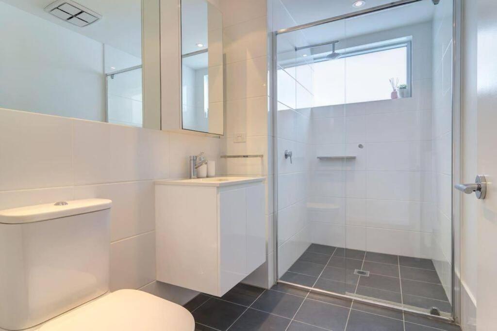Marble CBD Luxury 2 Bedroom Apt Pool & Parking