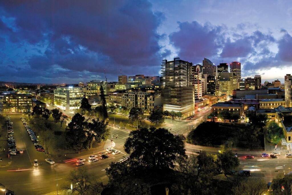 Marble CBD Luxury 2 Bedroom Apt Pool & Parking