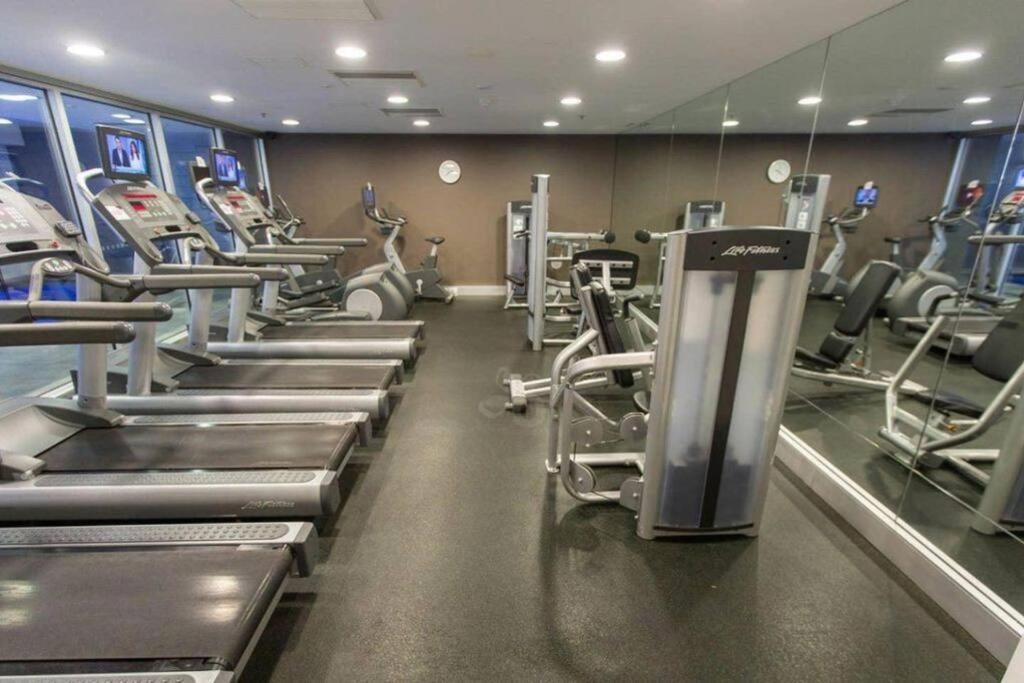 Marble CBD Luxury 2 Bedroom Apt Pool & Parking