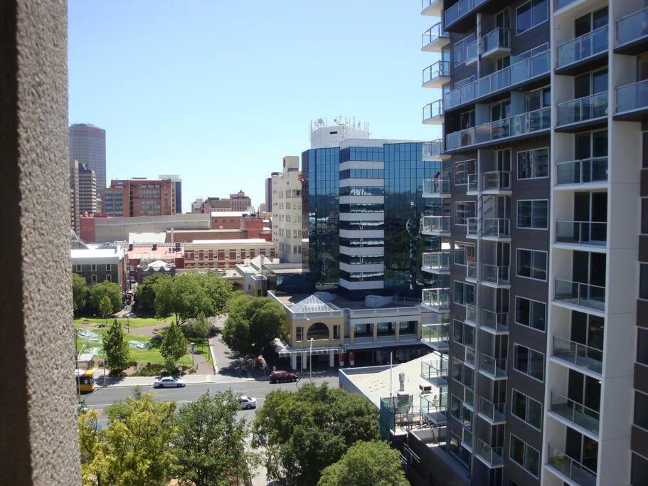 Marble CBD Luxury 2 Bedroom Apt Pool & Parking
