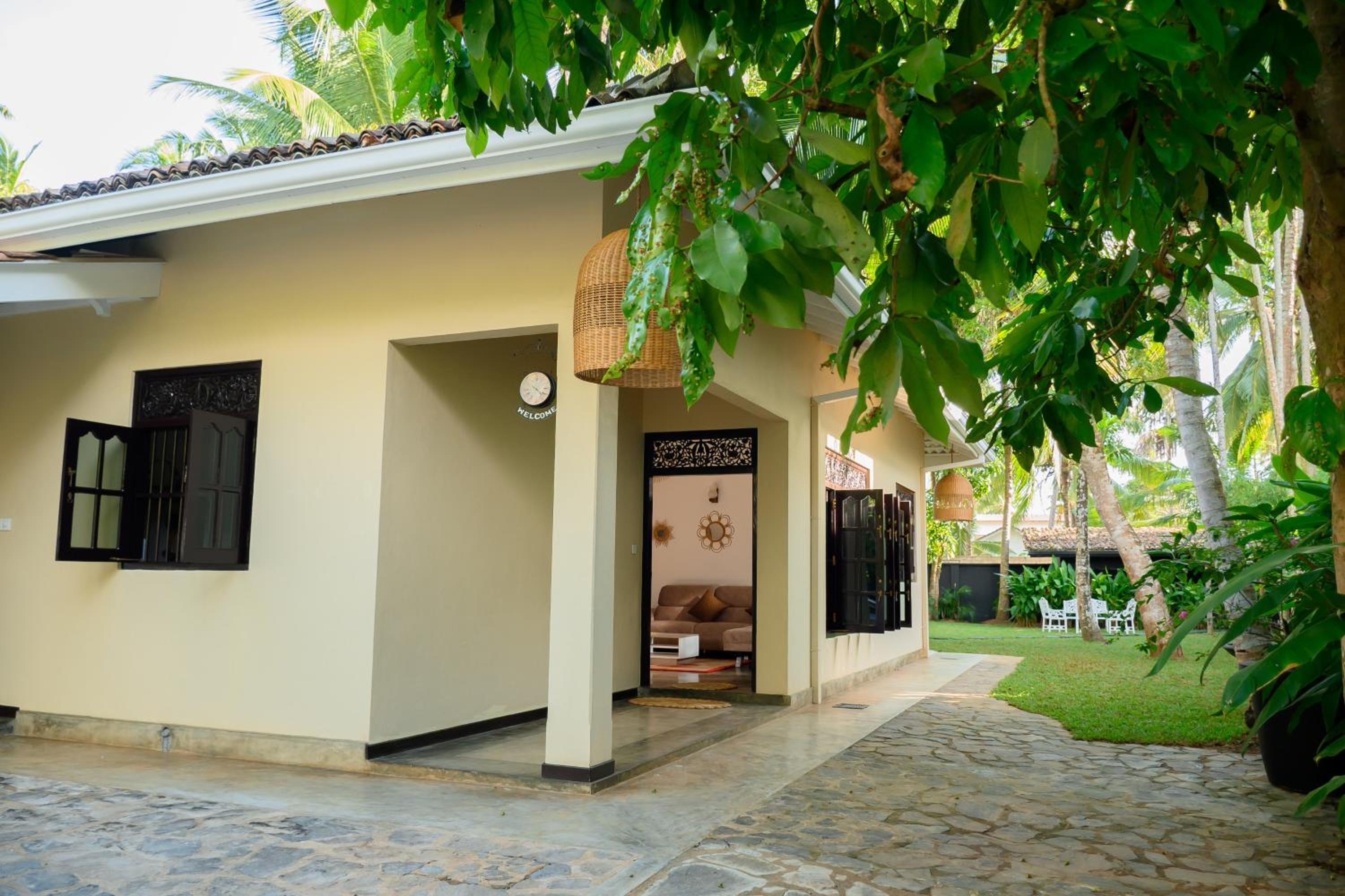 Almayans Bungalow view 4