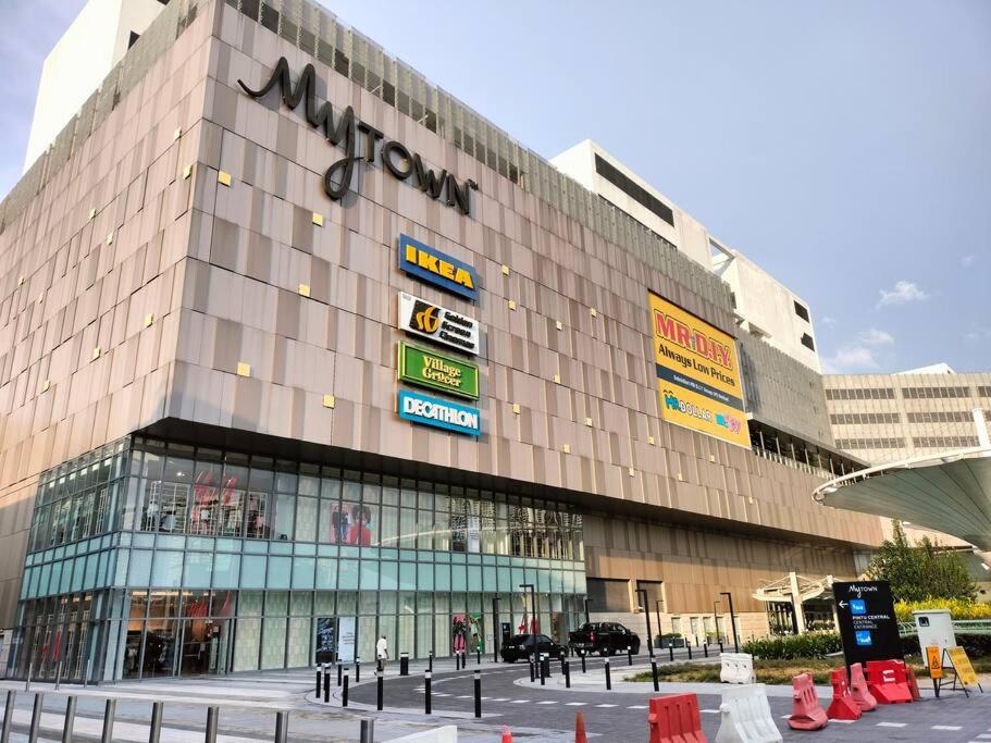 Cozy Oasis near Ikea TRX Mall King Size Bed 100mb