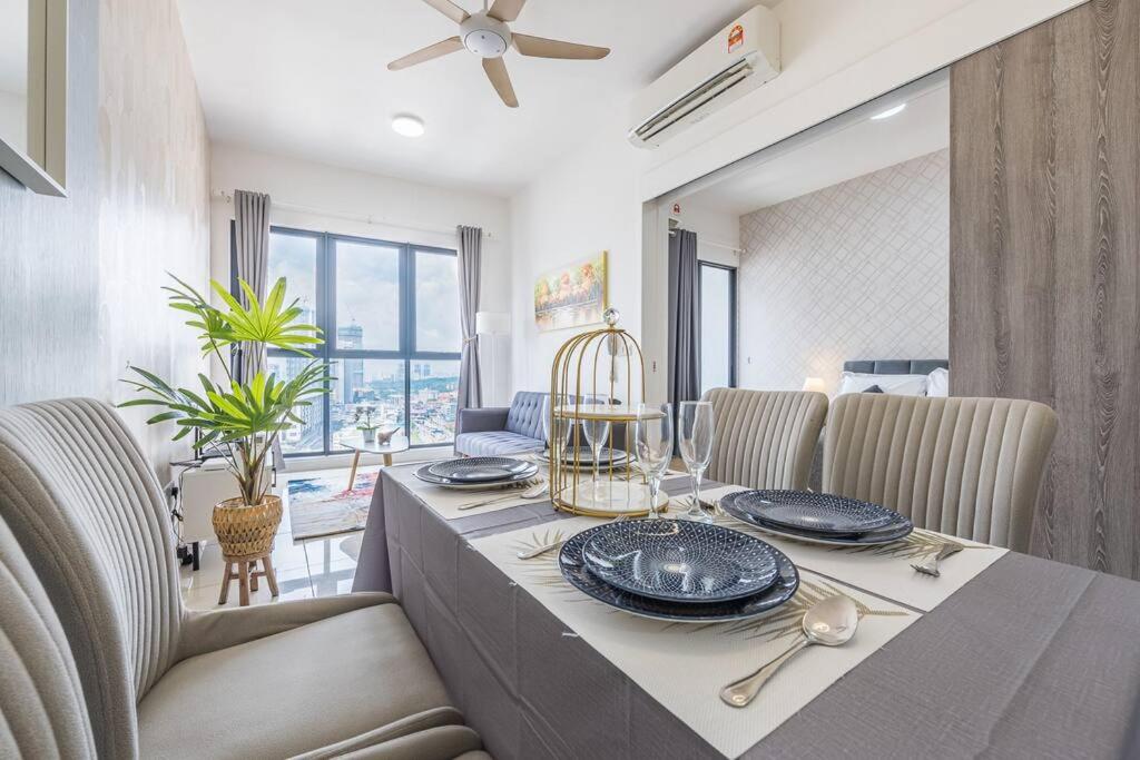 Cozy Oasis near Ikea TRX Mall King Size Bed 100mb