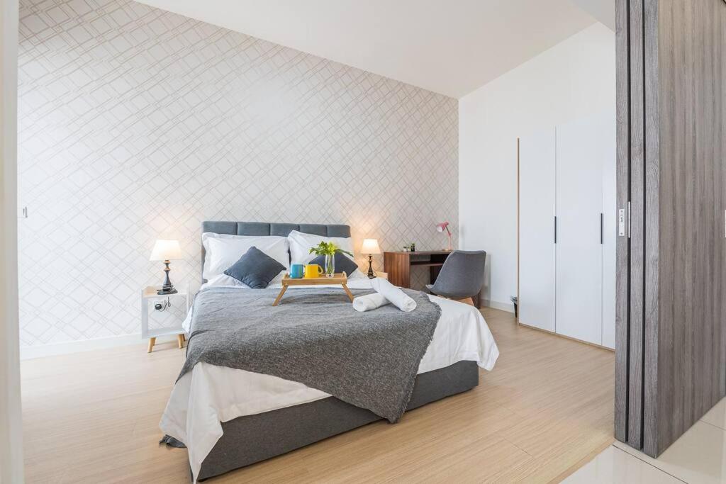 Cozy Oasis near Ikea TRX Mall King Size Bed 100mb