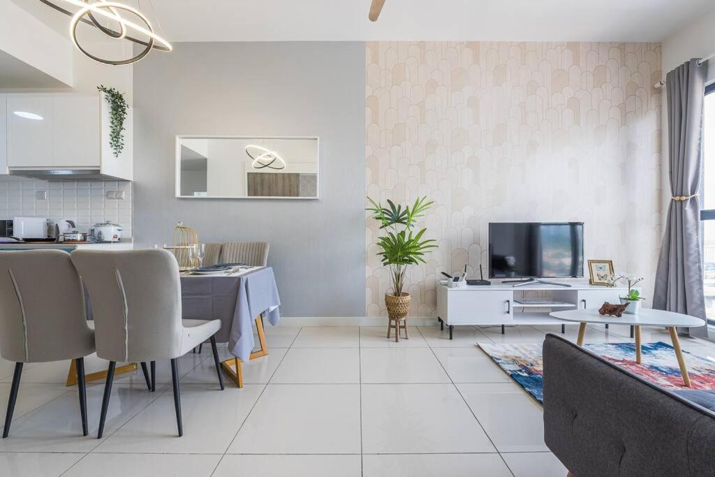 Cozy Oasis near Ikea TRX Mall King Size Bed 100mb