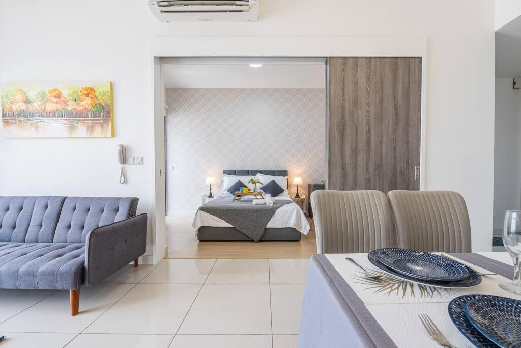Cozy Oasis near Ikea TRX Mall King Size Bed 100mb