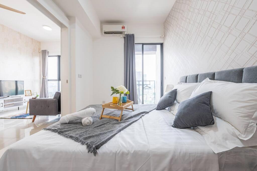 Cozy Oasis near Ikea TRX Mall King Size Bed 100mb
