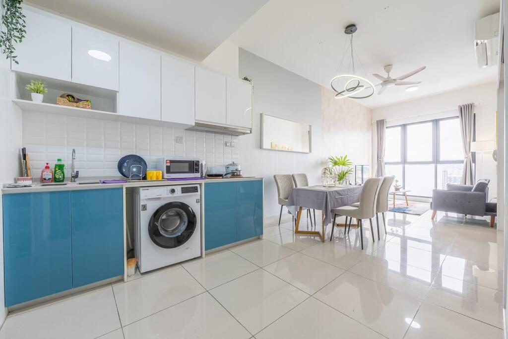 Cozy Oasis near Ikea TRX Mall King Size Bed 100mb