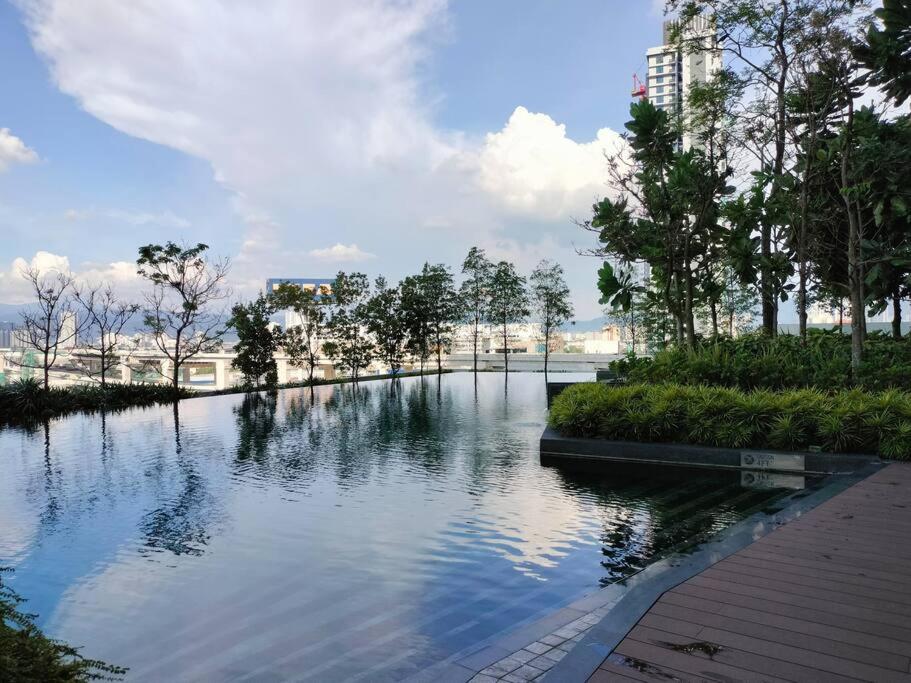 Cozy Oasis near Ikea TRX Mall King Size Bed 100mb