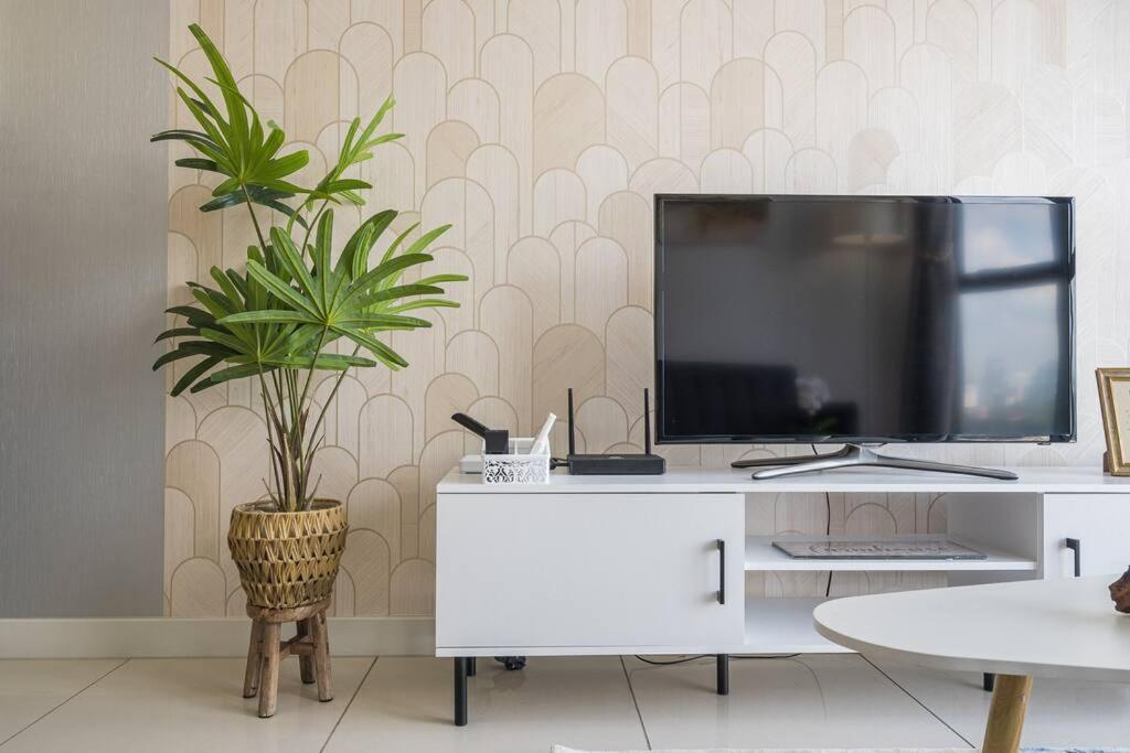 Cozy Oasis near Ikea TRX Mall King Size Bed 100mb