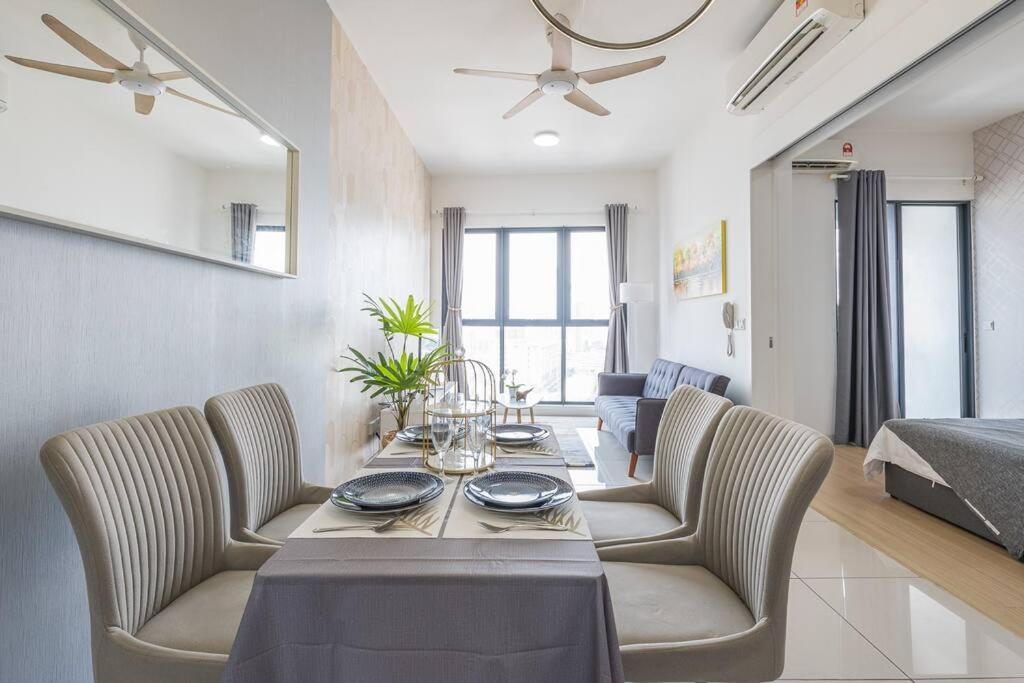 Cozy Oasis near Ikea TRX Mall King Size Bed 100mb
