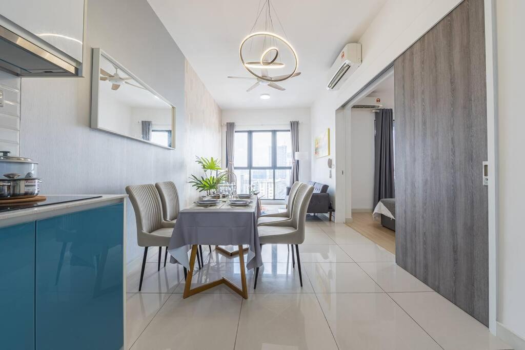 Cozy Oasis near Ikea TRX Mall King Size Bed 100mb