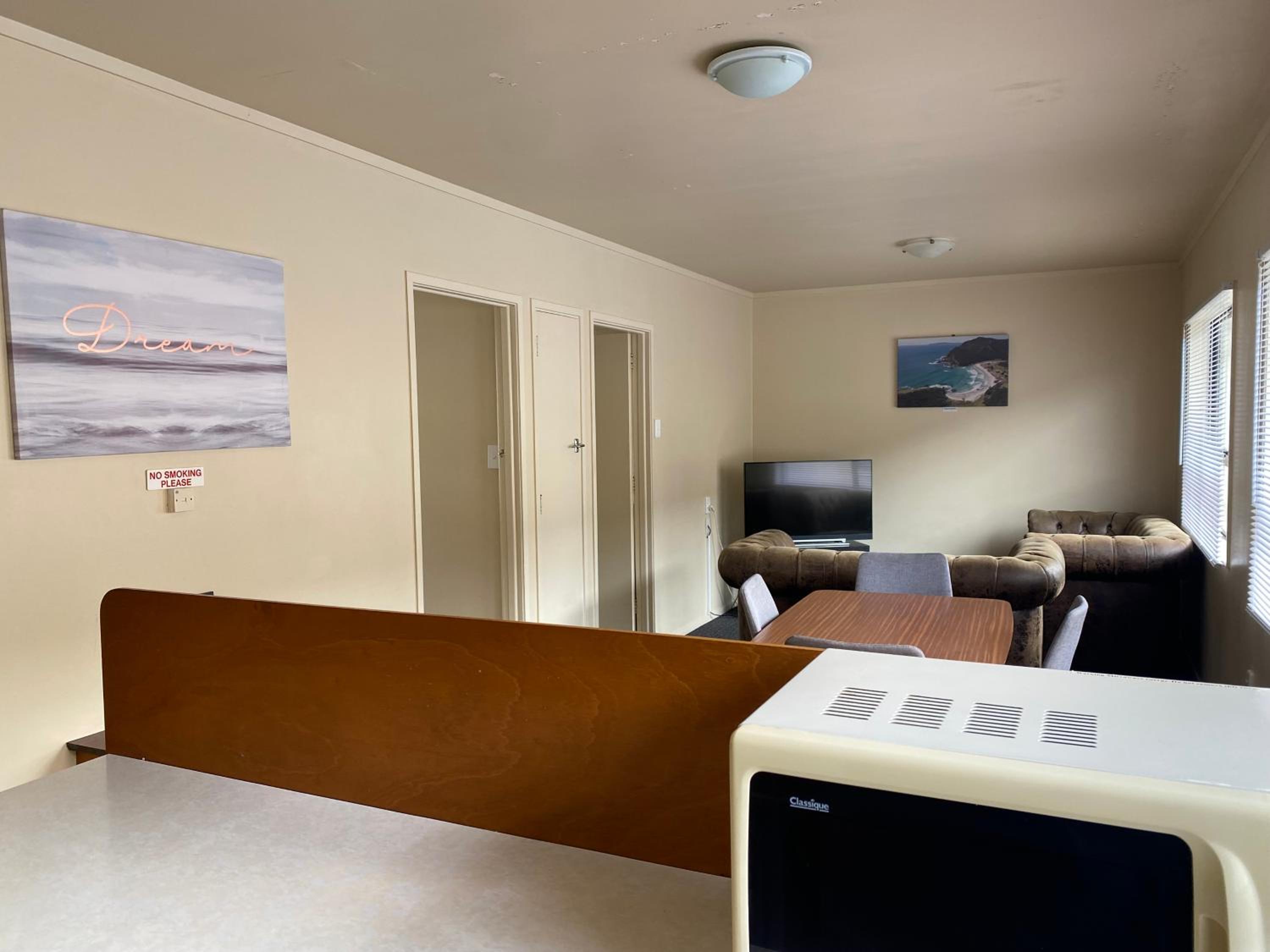 Wayfarer Motel