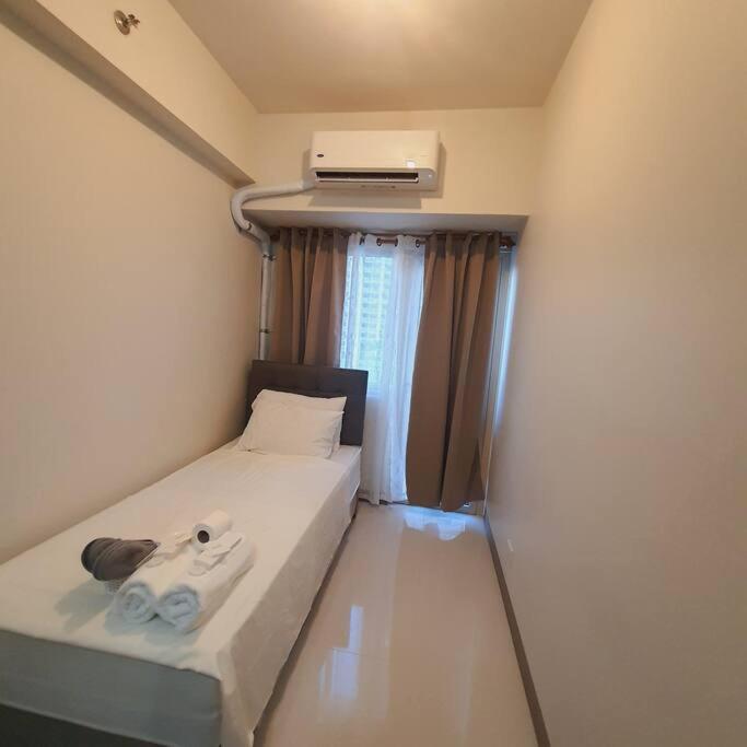 SMDC Coast Residences Lovely Fully-furnished 1 BR Condo with pool view 4