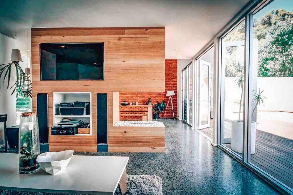 Modern house close to CBD & Adelaide Oval
