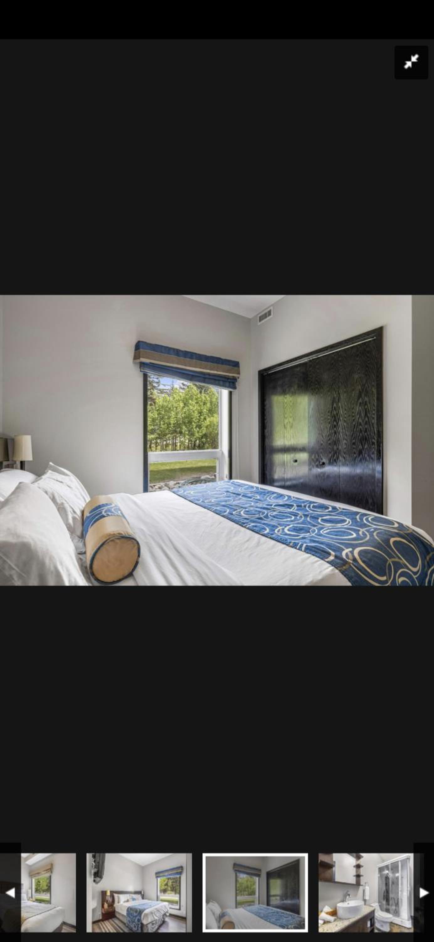 Canmore Mountain Retreat. Hot Tub, Pool, King Bed!
