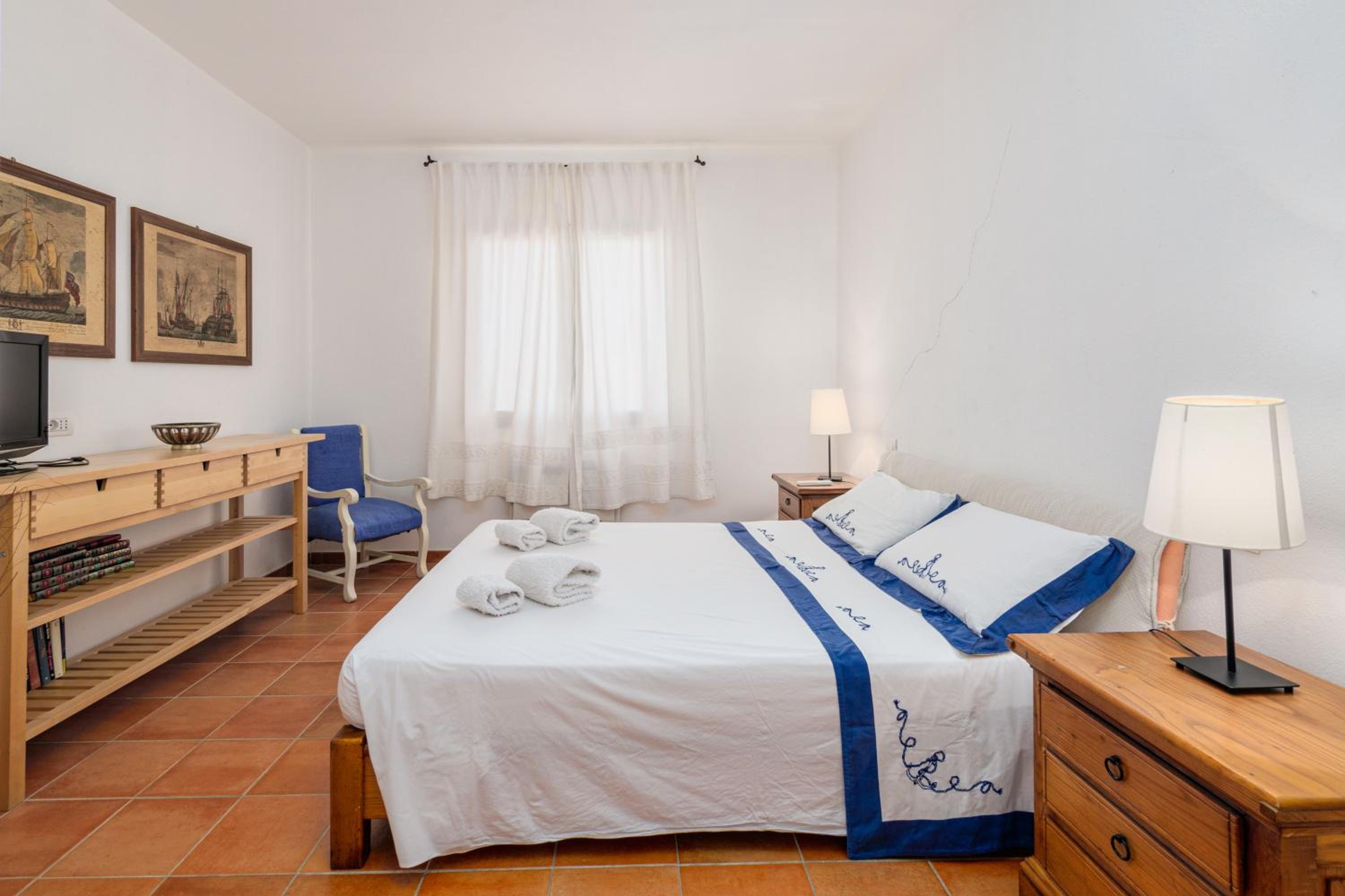 Casa Erica en Palau — hotel room