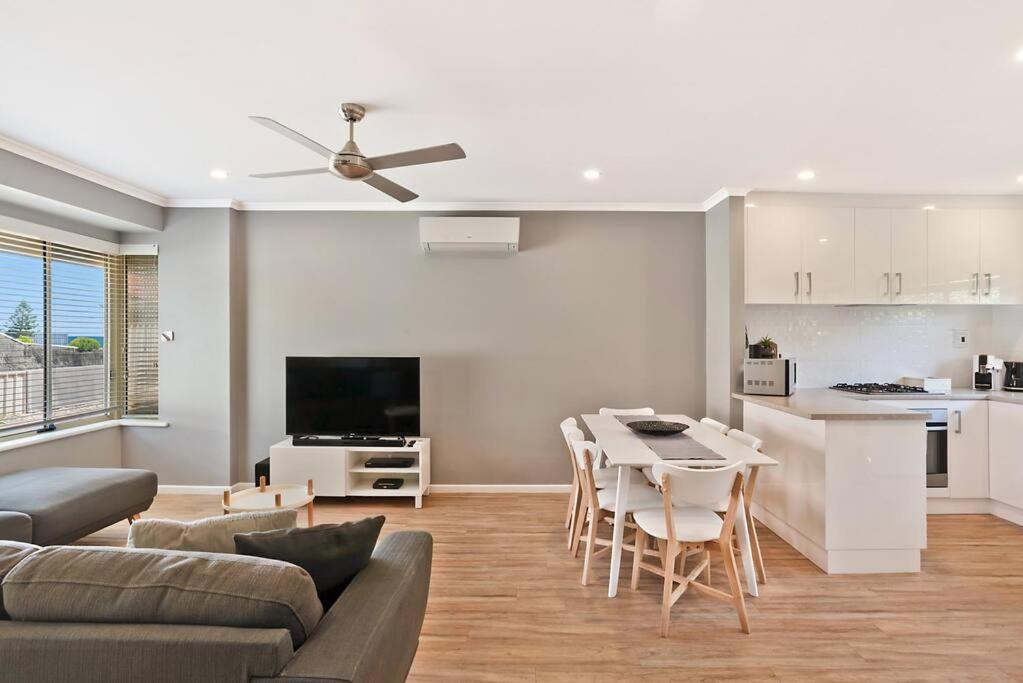 West Beach Family Beauty - 2 Bed Unit