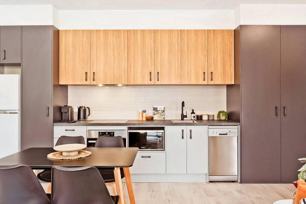 Jewel on Jubilee - New 1 Bed Apt with Parking