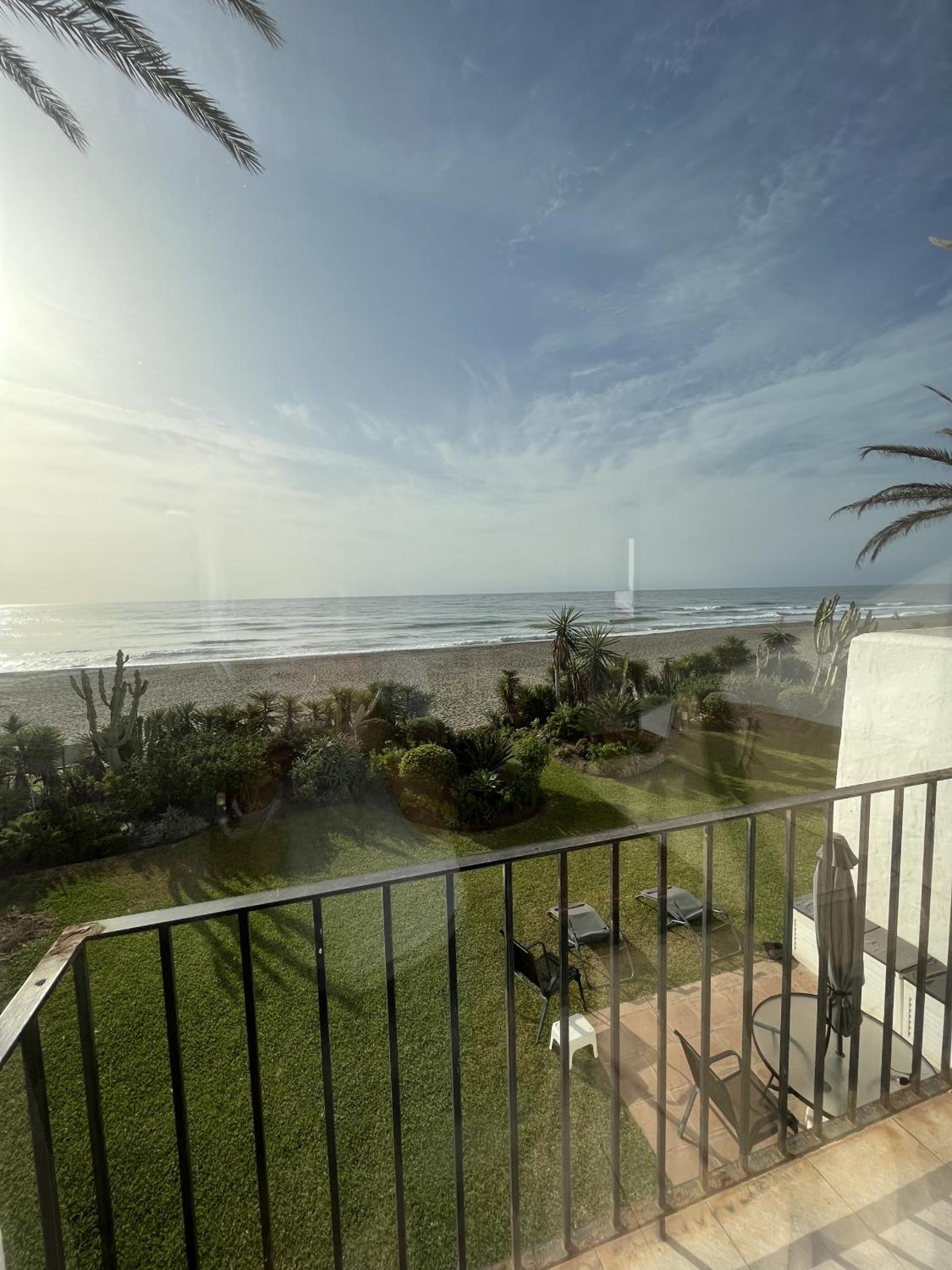 Estepona - Primera linea de playa y solarium Jo3 view 3