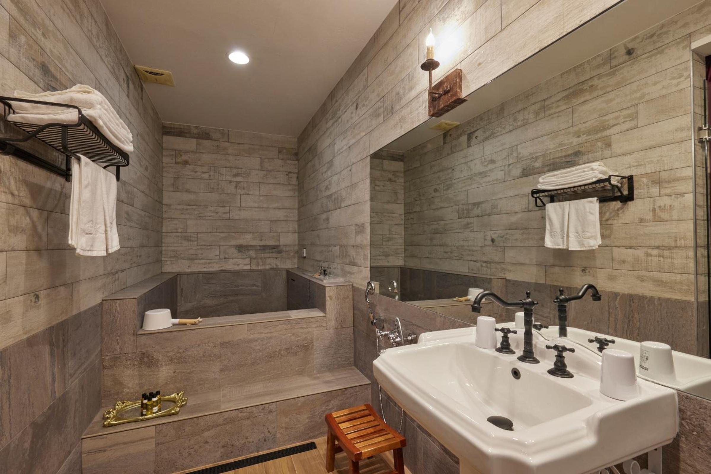 Kyokusui Hotspring Hotel