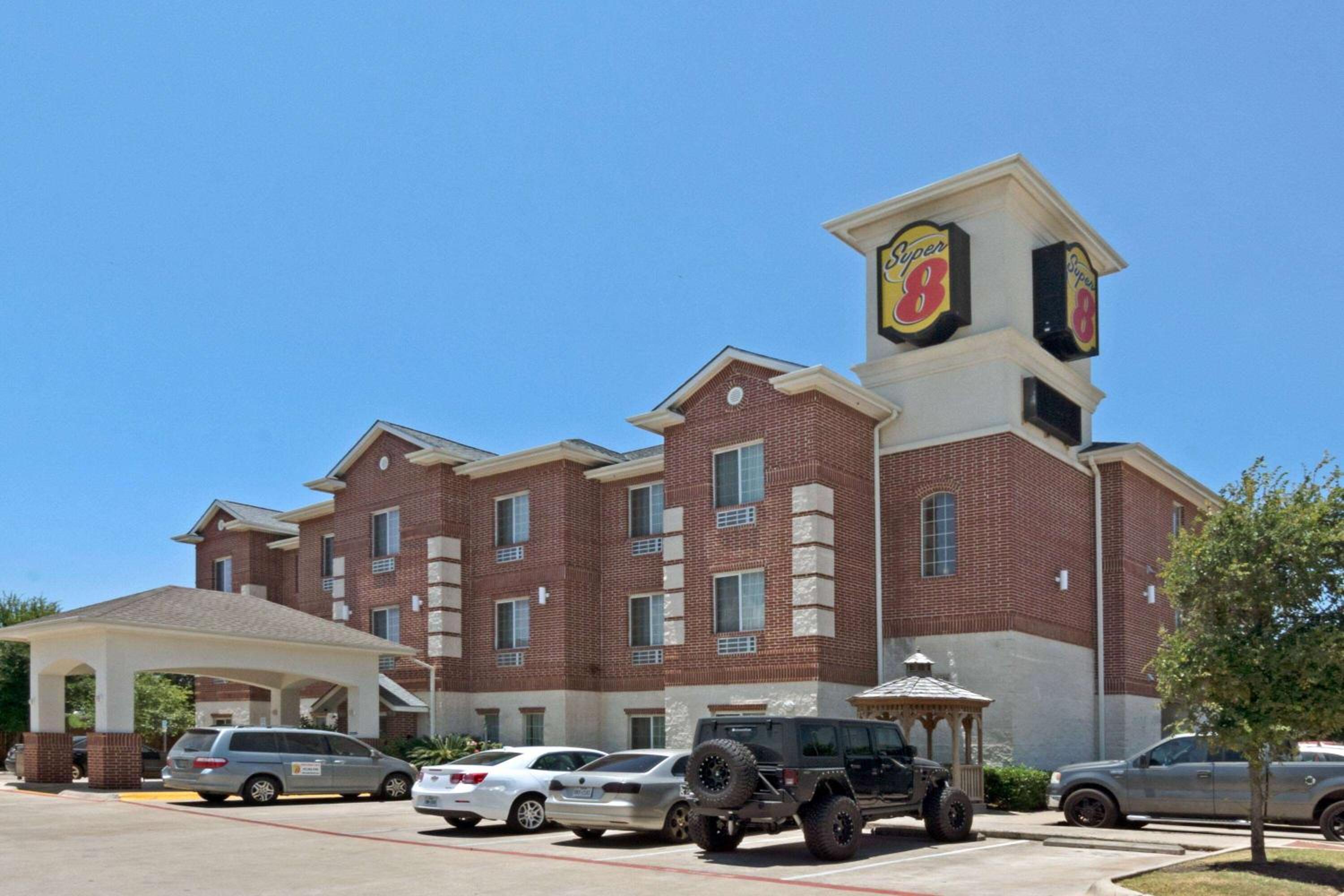 Hotel Super 8 by Wyndham Austin/Airport South - Image 1