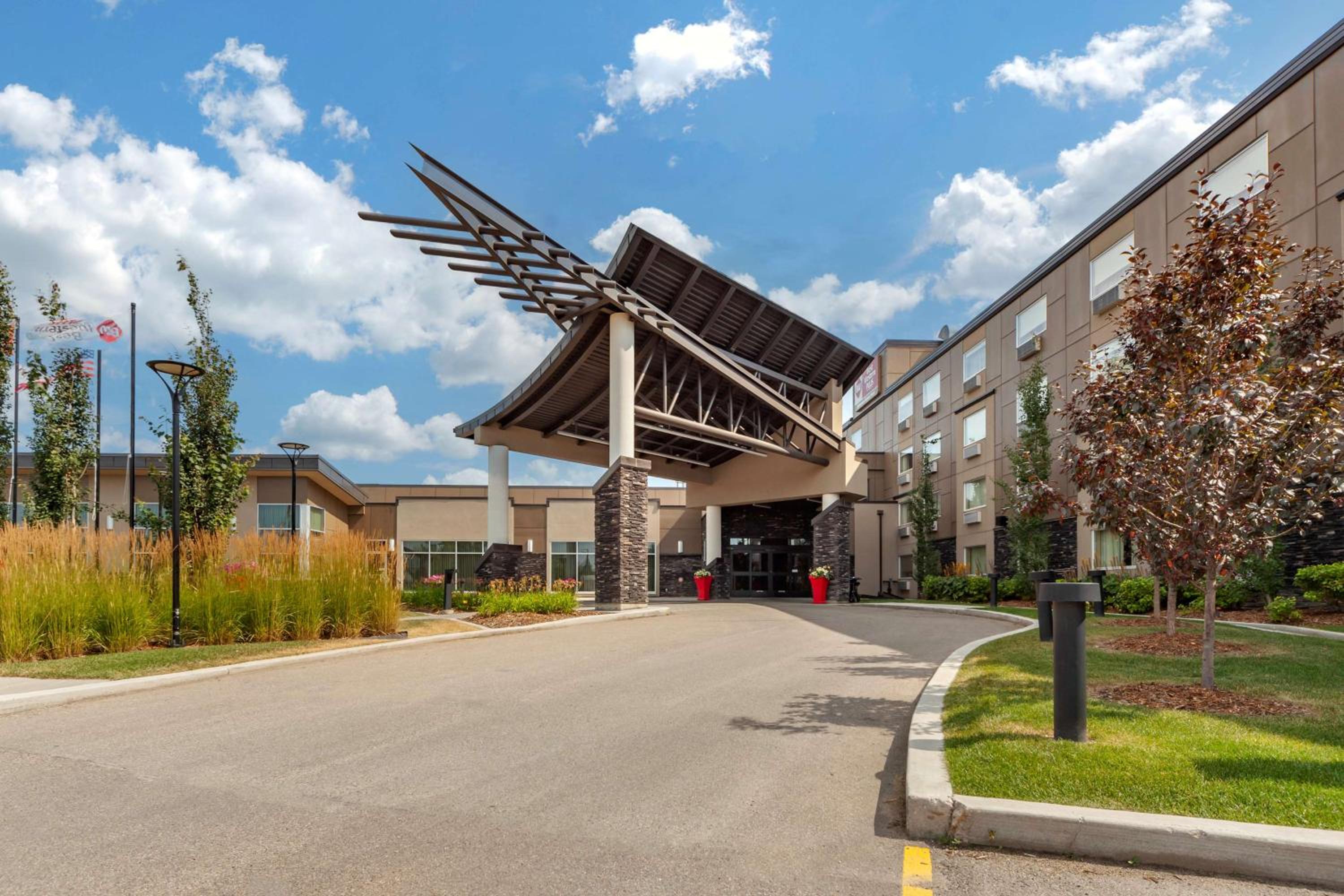 Leduc Vacations - Best Western Plus Edmonton Airport Hotel - Property Image 1