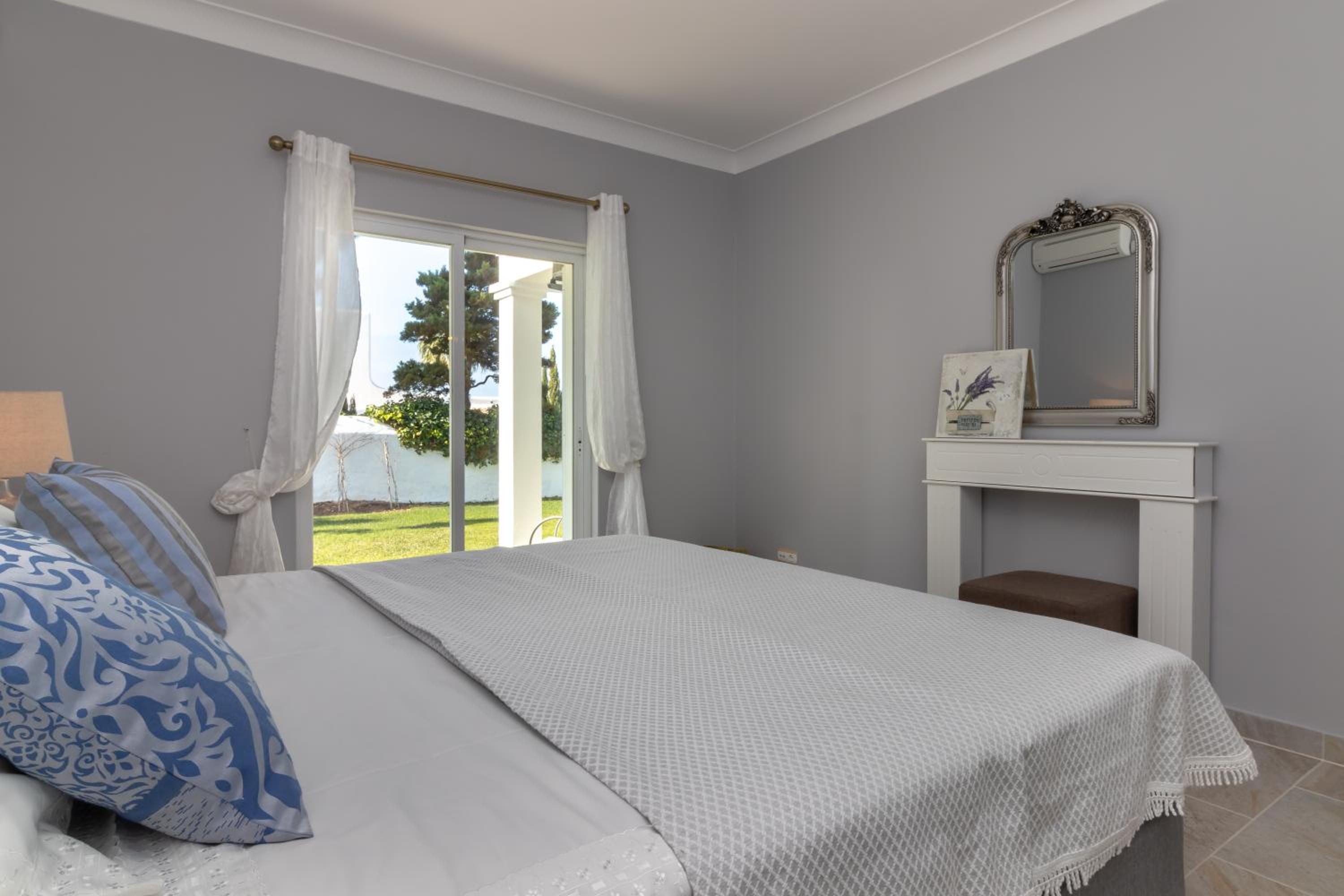 Villa Ocean Blue Ocean views Walk to beach Pool