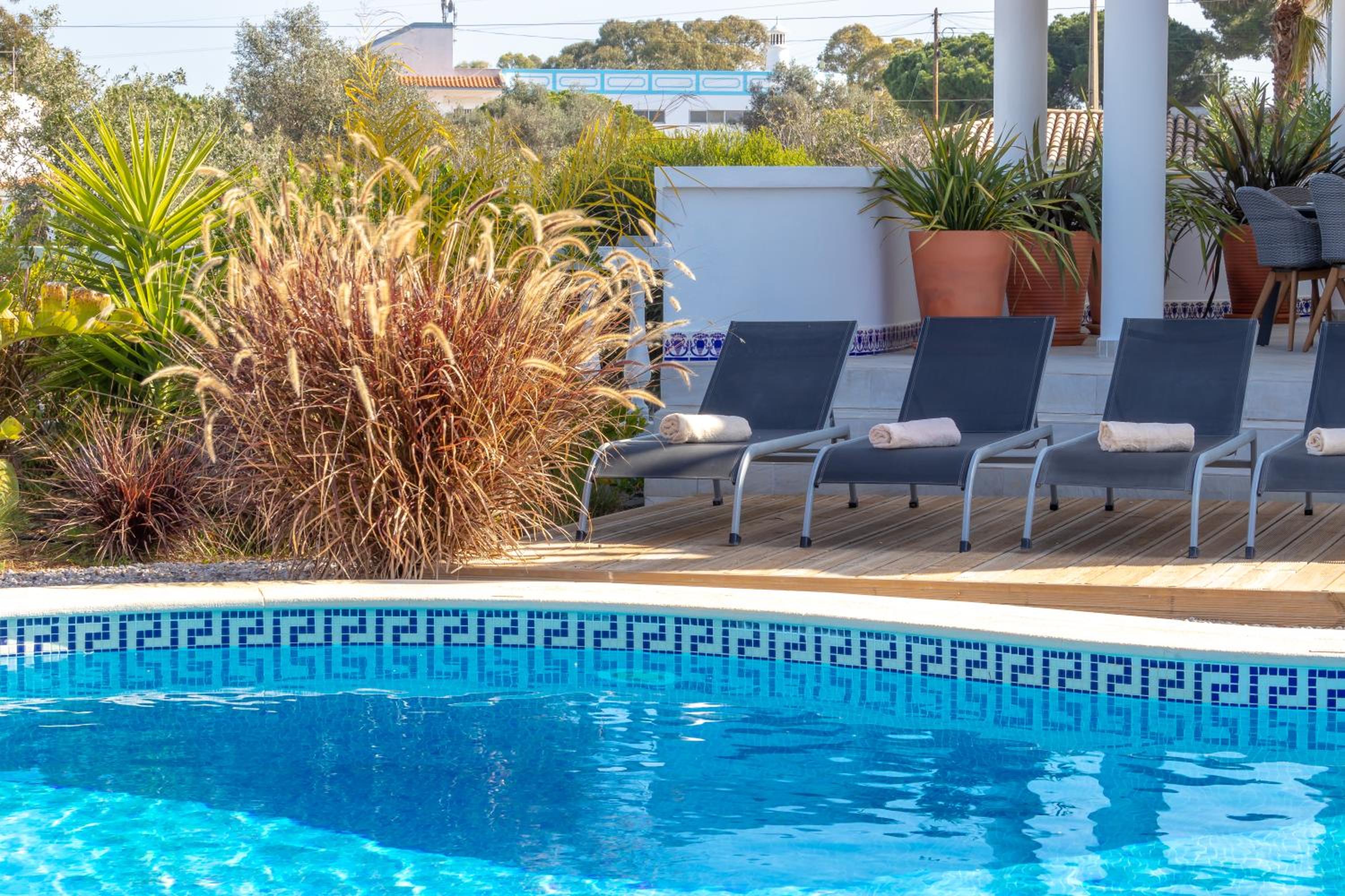 Villa Ocean Blue Ocean views Walk to beach Pool