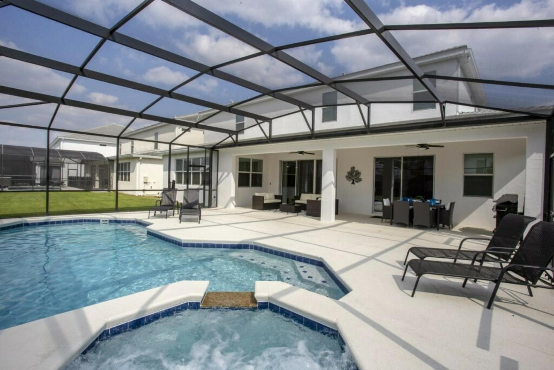 2606YA Luxurious En-Suite Single Home Pool view 5