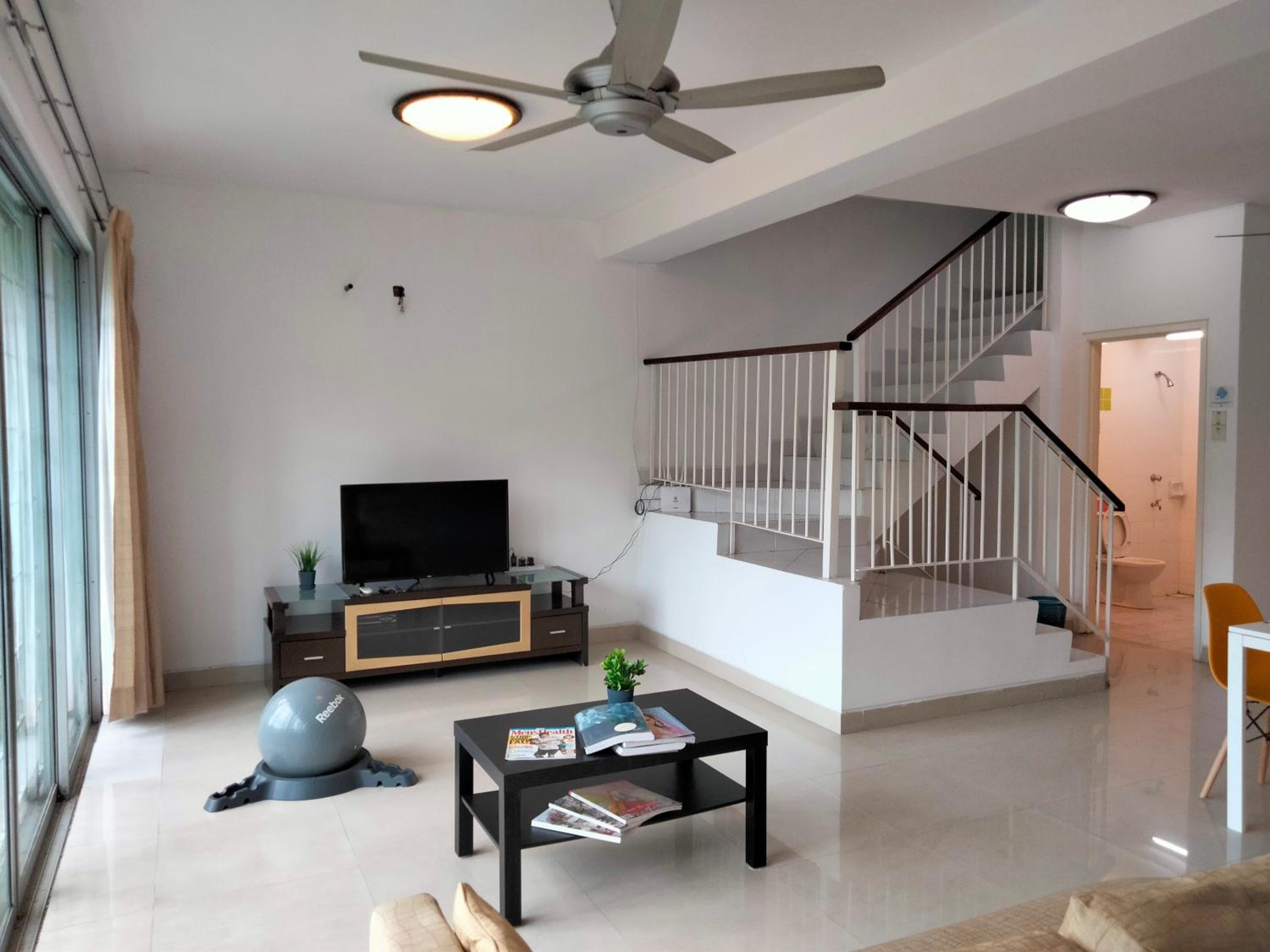 Cyberia Crescent - 3 bedroom 8 Pax photo 3