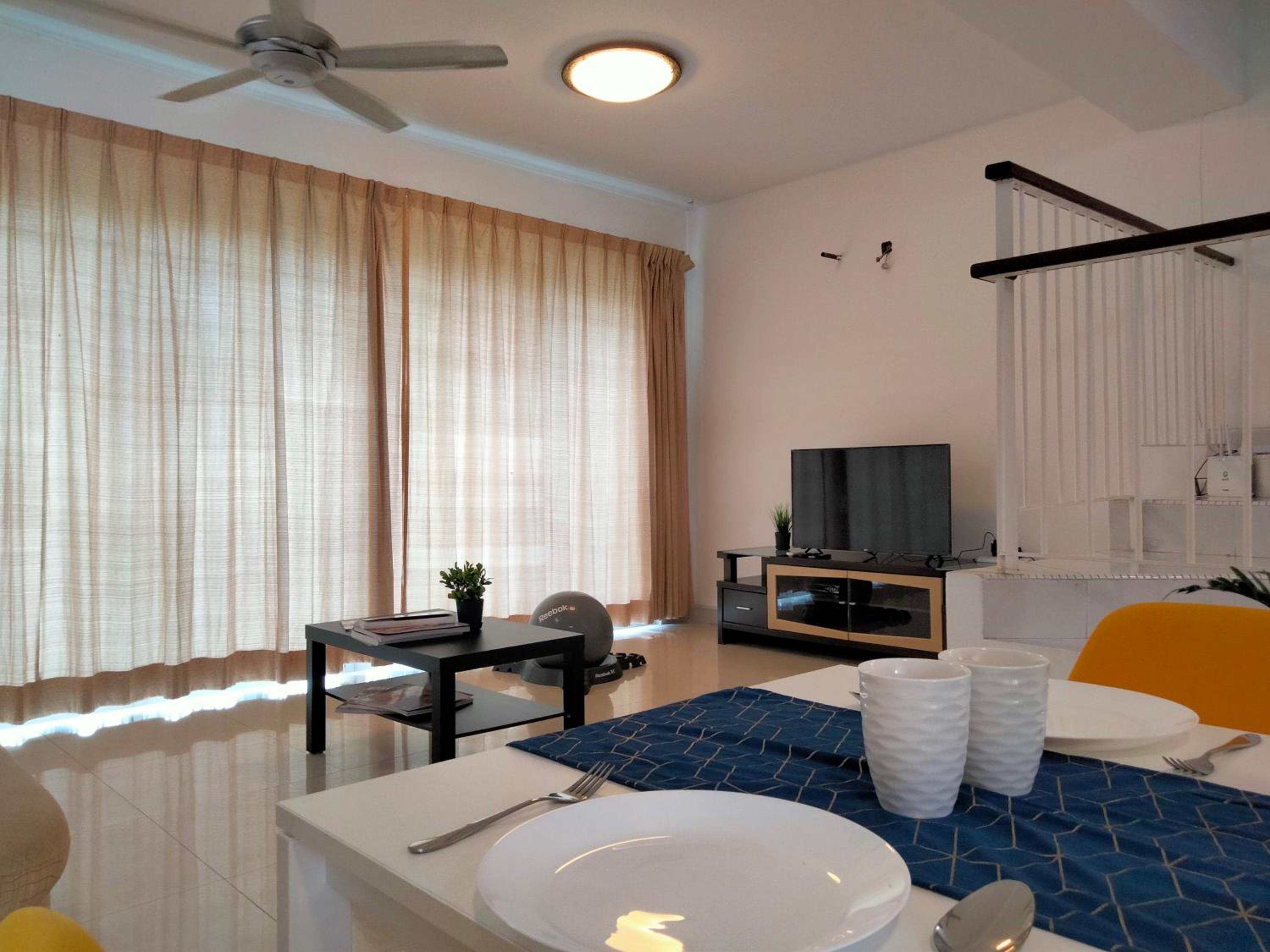 Cyberia Crescent - 3 bedroom 8 Pax photo 4