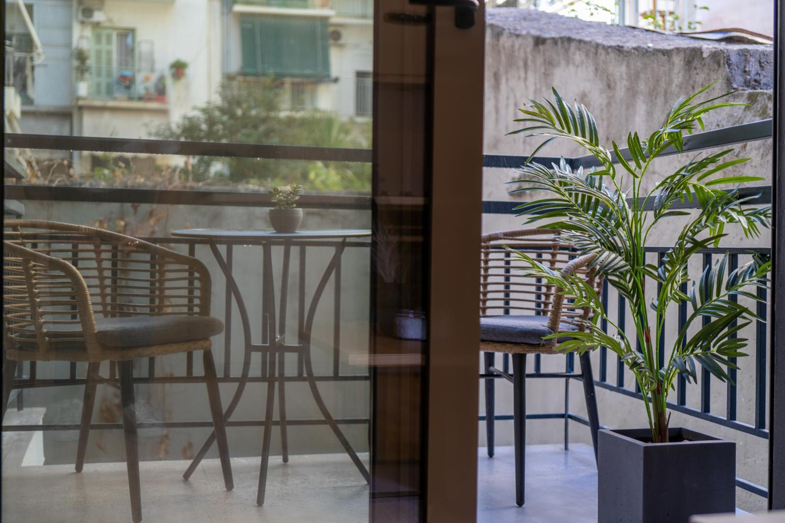 IO SUITES
