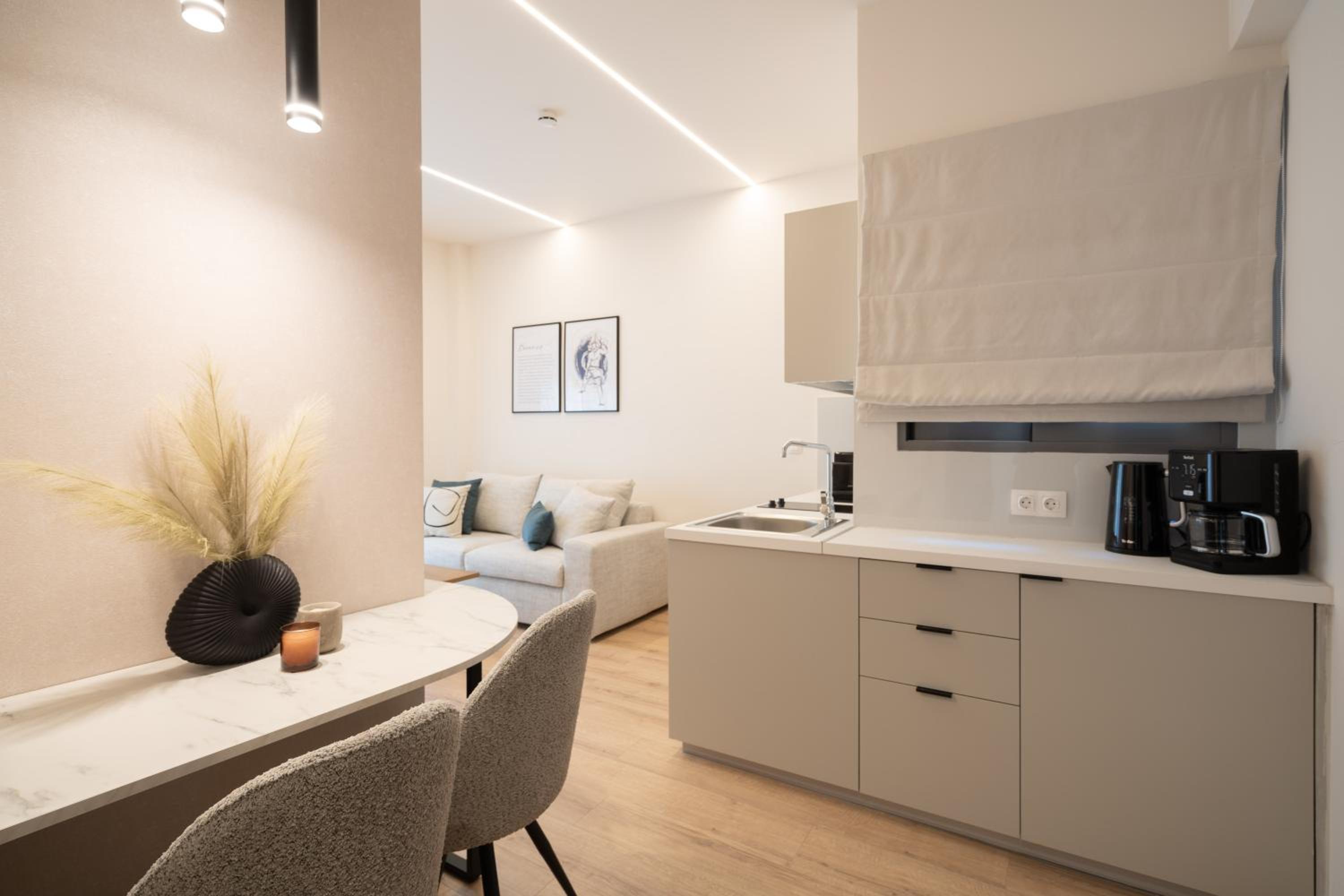 IO SUITES