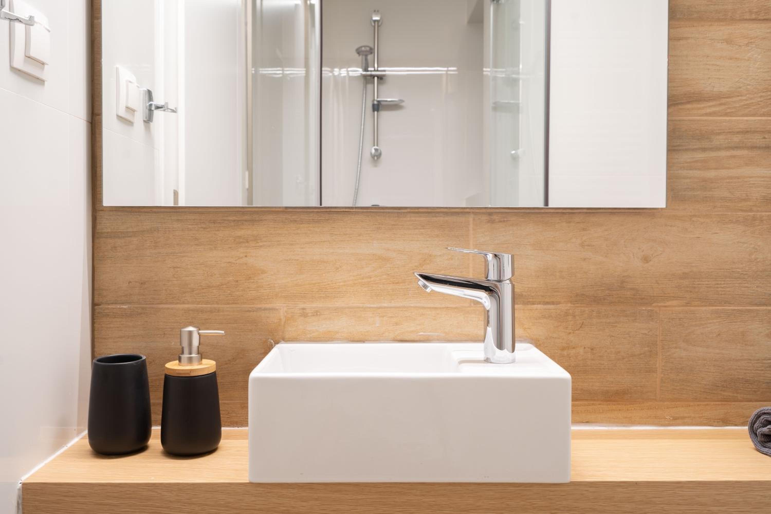 IO SUITES