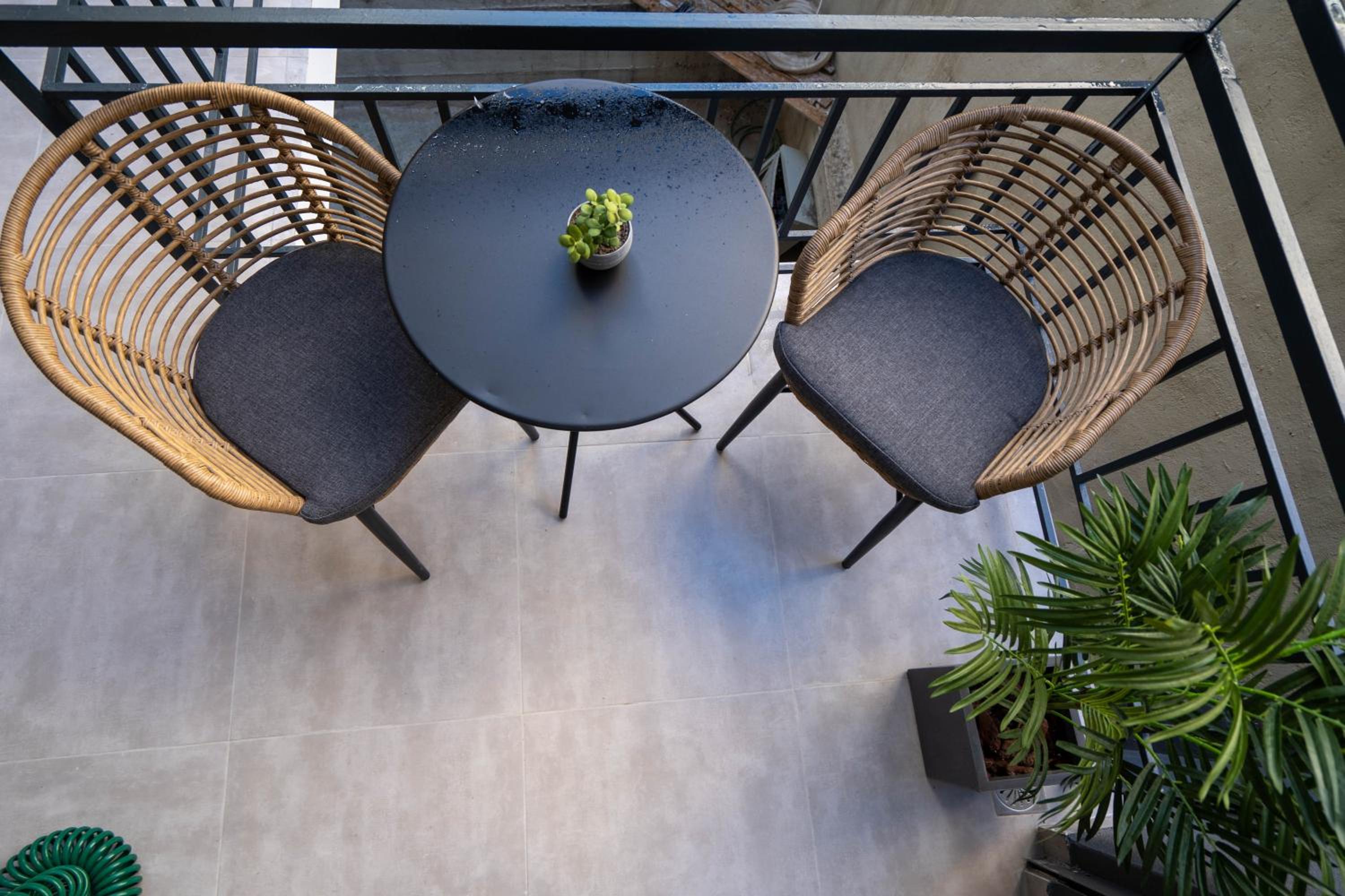 IO SUITES