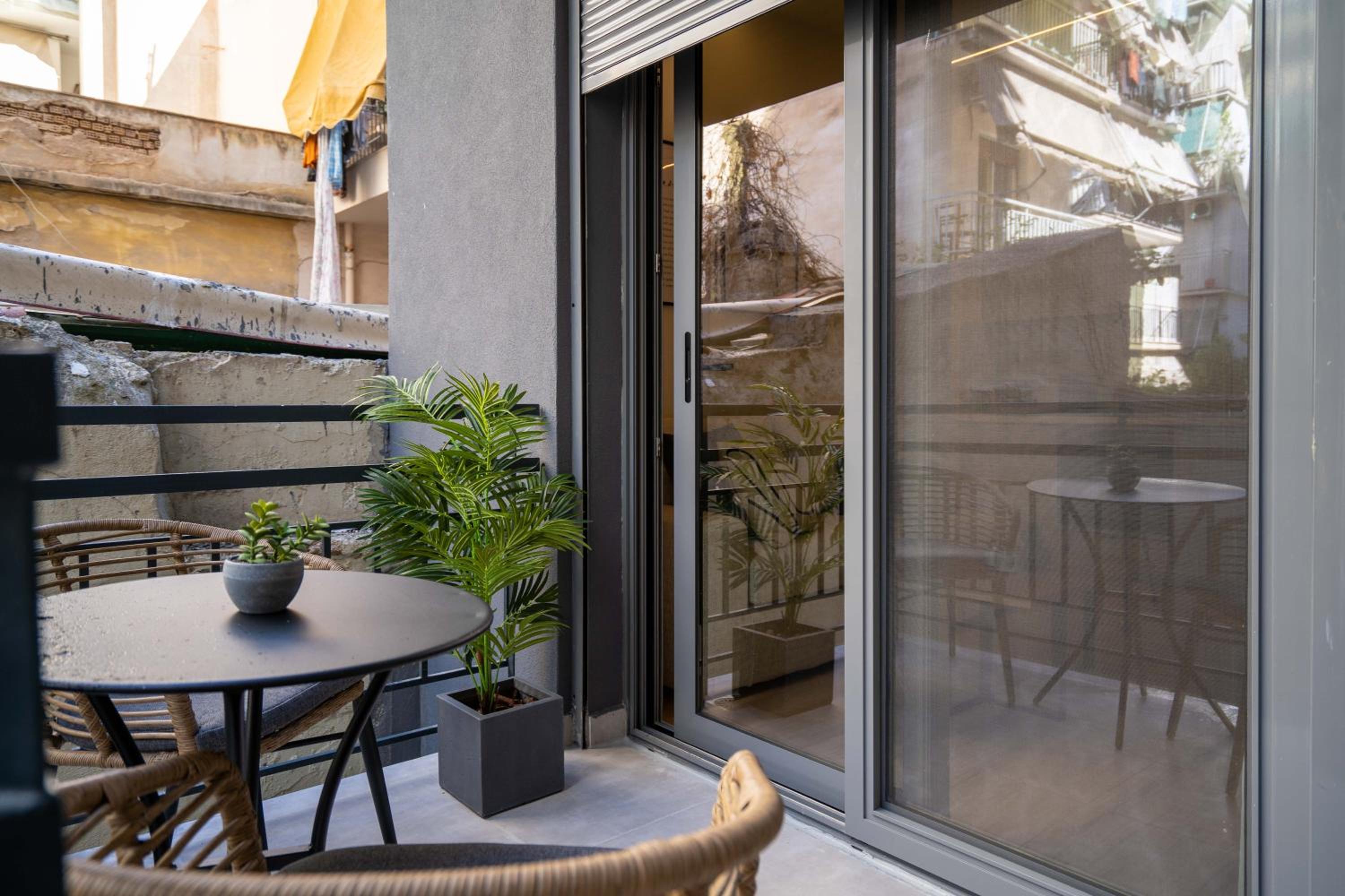 IO SUITES