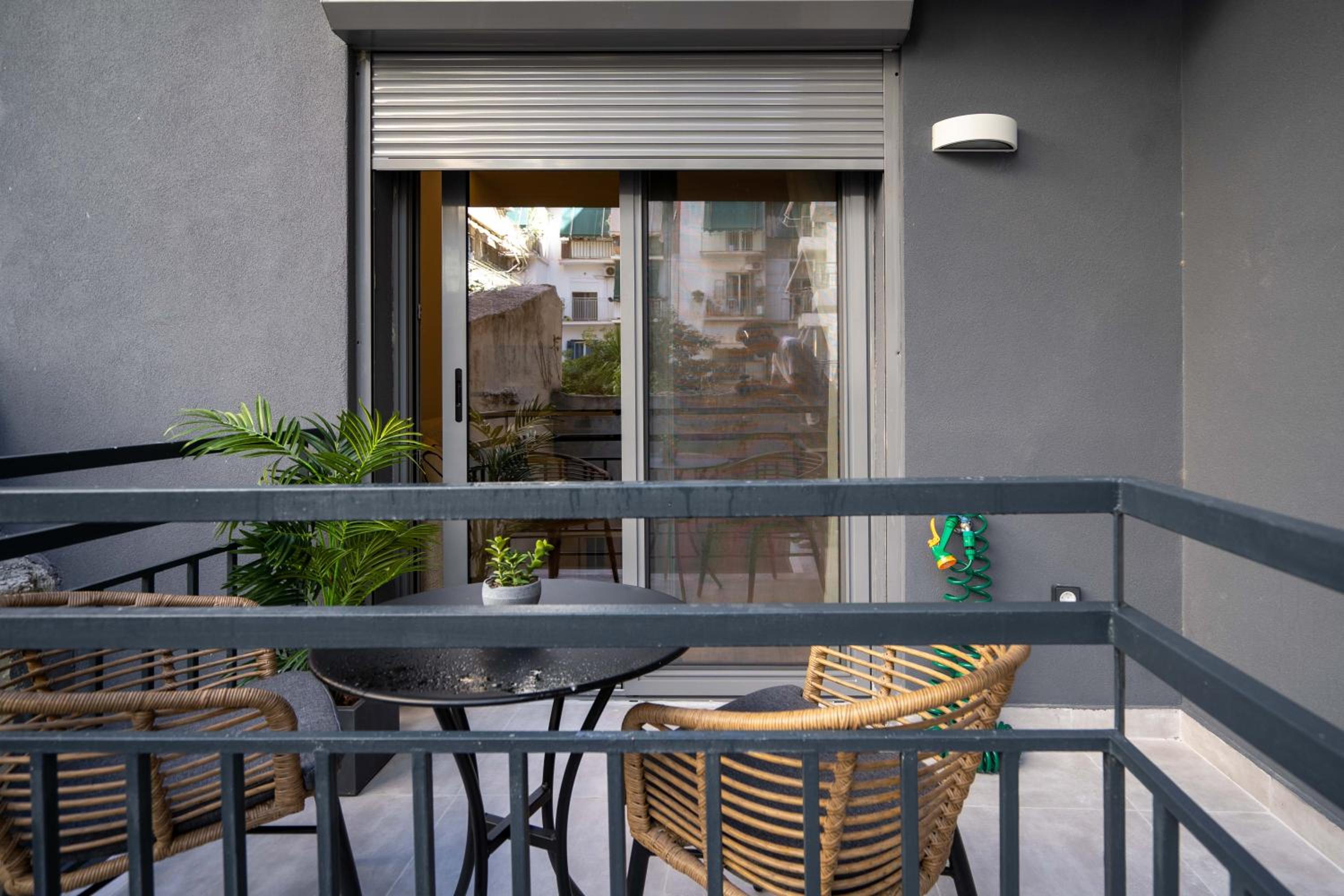 IO SUITES