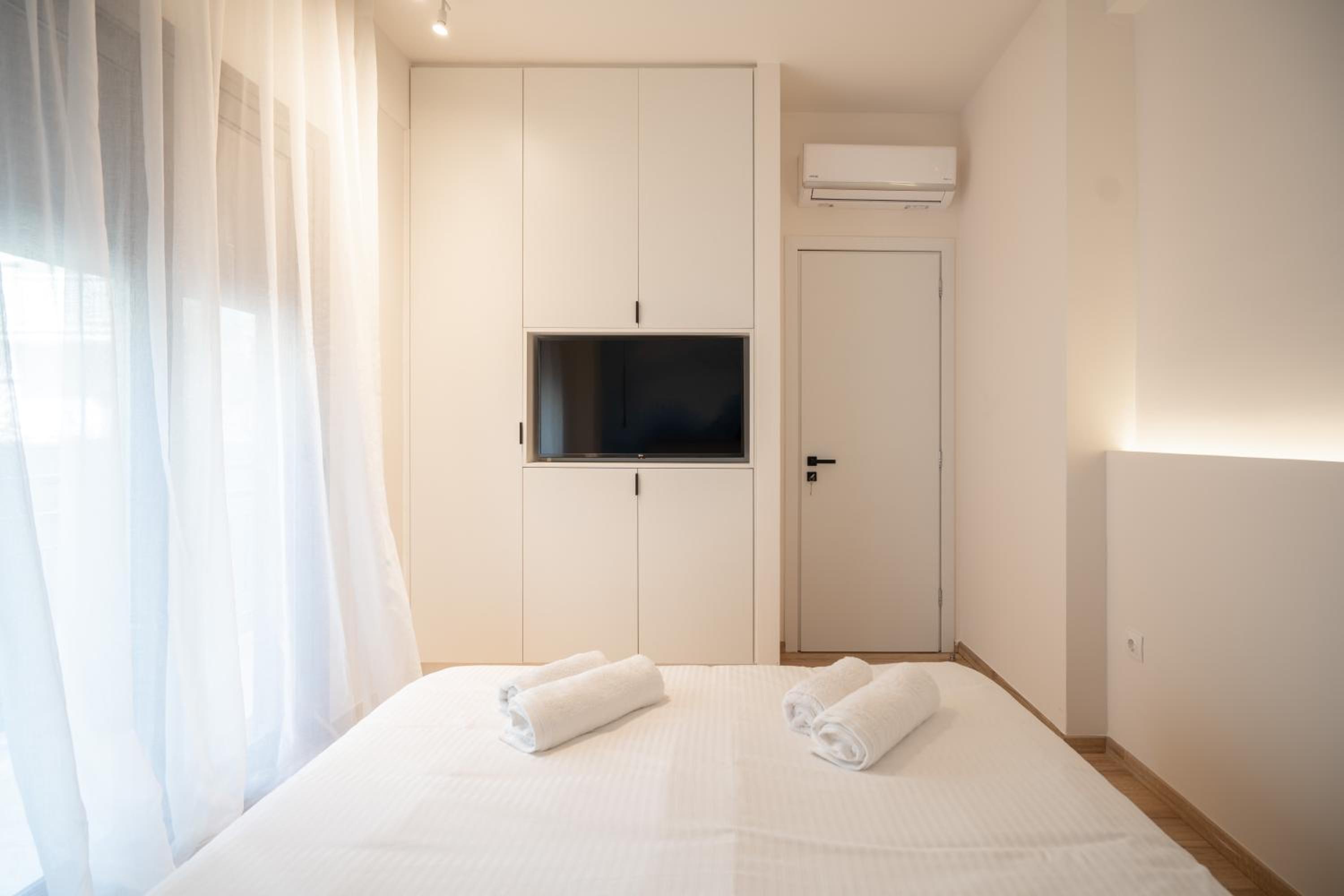 IO SUITES