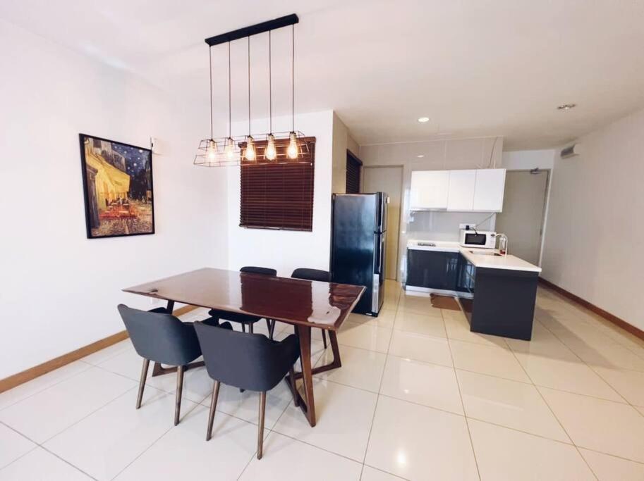 [PROMO]Connected train 2 Bedrooms - Above Mall(25)