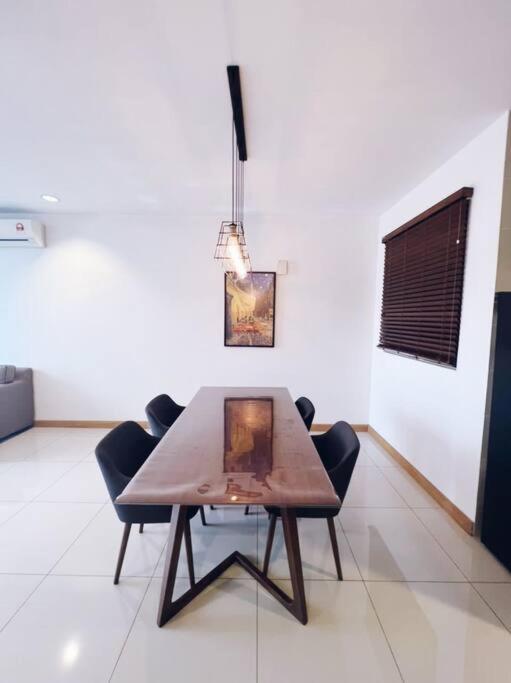 [PROMO]Connected train 2 Bedrooms - Above Mall(25)