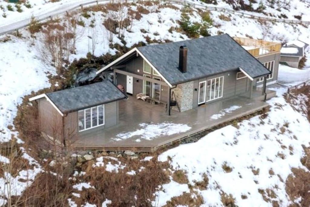 Modern cabin with panoramic view of the Nisser See