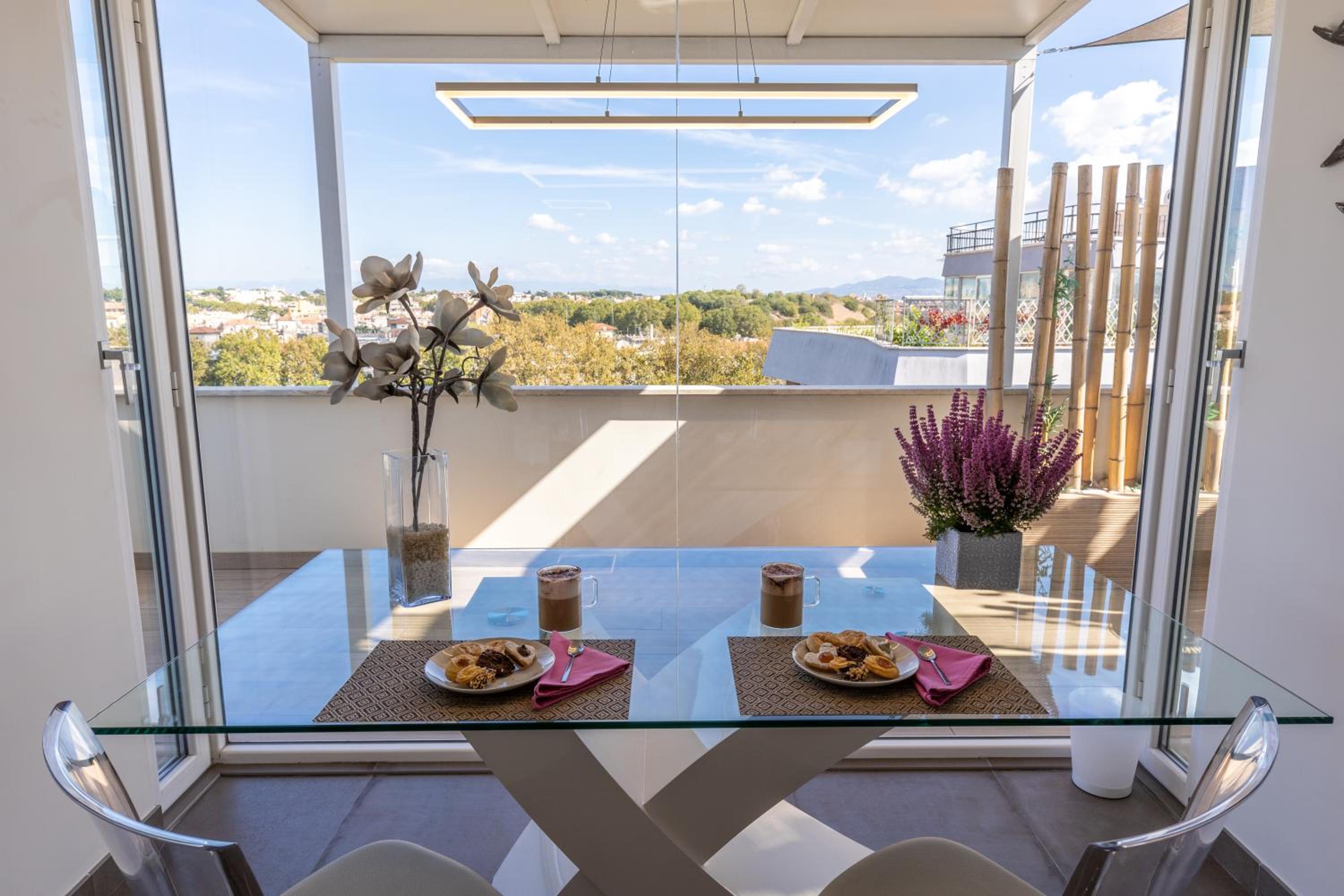 Penthouse with a panoramic rooftop in Trastevere with seasonally Jacuzzi — Rome photo 5