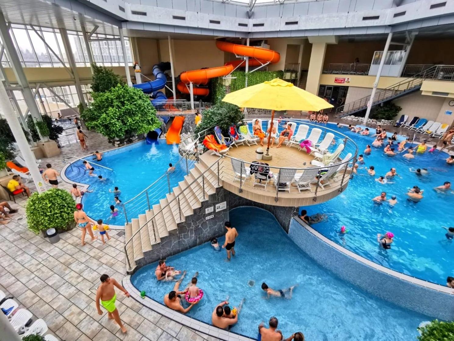 Relaxing Coresi Mall studio free parking